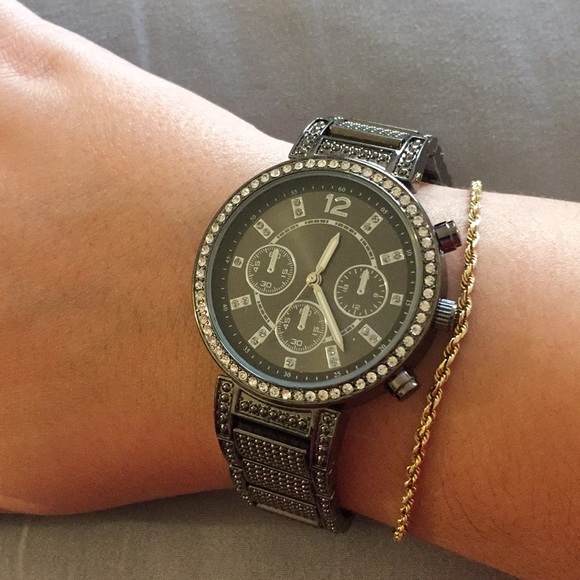 Accessories - Dark gray watch